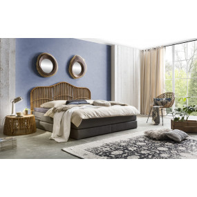 Exotický odkládací stolek z ratanu