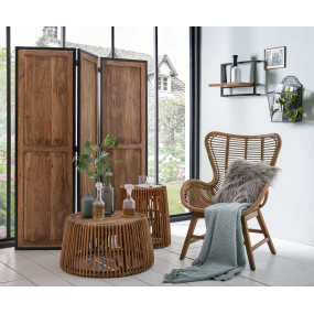 Exotický odkládací stolek z ratanu