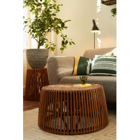 Exotický odkládací stolek z ratanu