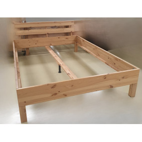 postel z masivu colorado vyrobená ze dřeva borovice, krásný kus do vaší ložnice, manželská kvalitní levná postel.