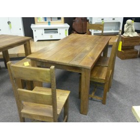 Jídelní stůl z mangového masivu