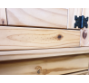 CORONA masiv detail vosk borovice dřevo tečky styl design